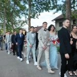 Svečani defile maturanata srednjih škola u Tesliću (FOTO/VIDEO)