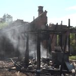 Panjik kod Lukavca: Požar progutao kuću devetočlane porodice (FOTO)