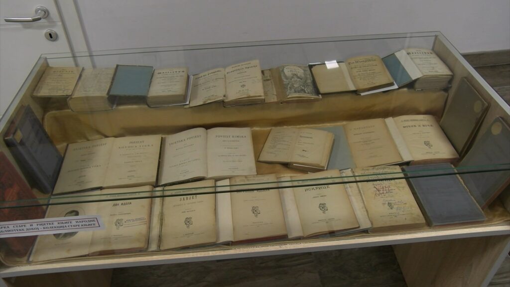 Doboj-Kroz-zbirku-stare-i-rijetke-knjige-za-Novosti.mp4_snapshot_00.01.064-1024x576