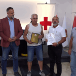 Humanost na djelu u Derventi iskazana kroz akciju darivanja krvi: Slobodanu Radanoviću plaketa za 100. darivanje krvi (FOTO/VIDEO)
