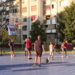 Doboj: ”Trojka iz bloka” kroz humanost prikupljala sredstva za višečlanu porodicu Lazić (FOTO)