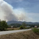 Vatrena linija duža od 9 kilometara: Helikopter MUP-a RS gasi požare u Tesliću